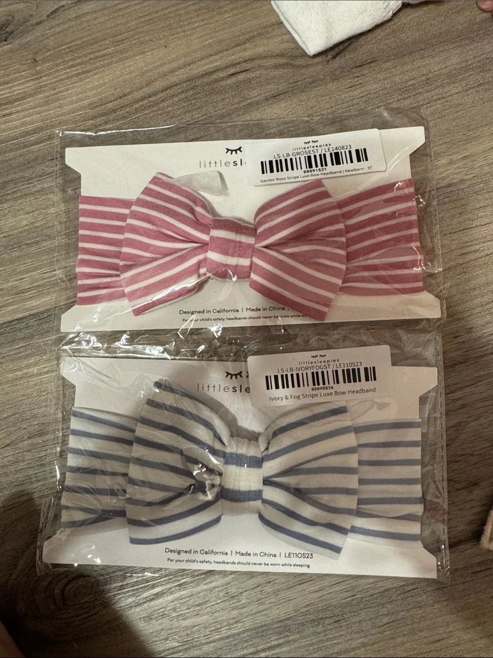 NWT Little Sleepies bows